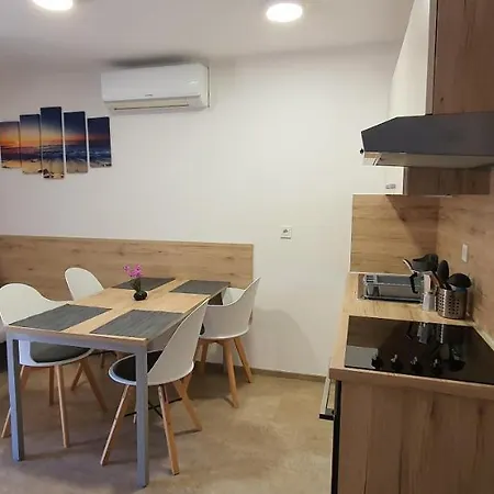 Bungalow Comfort 100 M From The Beach Premantura Exterior photo
