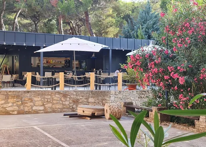 Bungalow Comfort 100 M From The Beach
